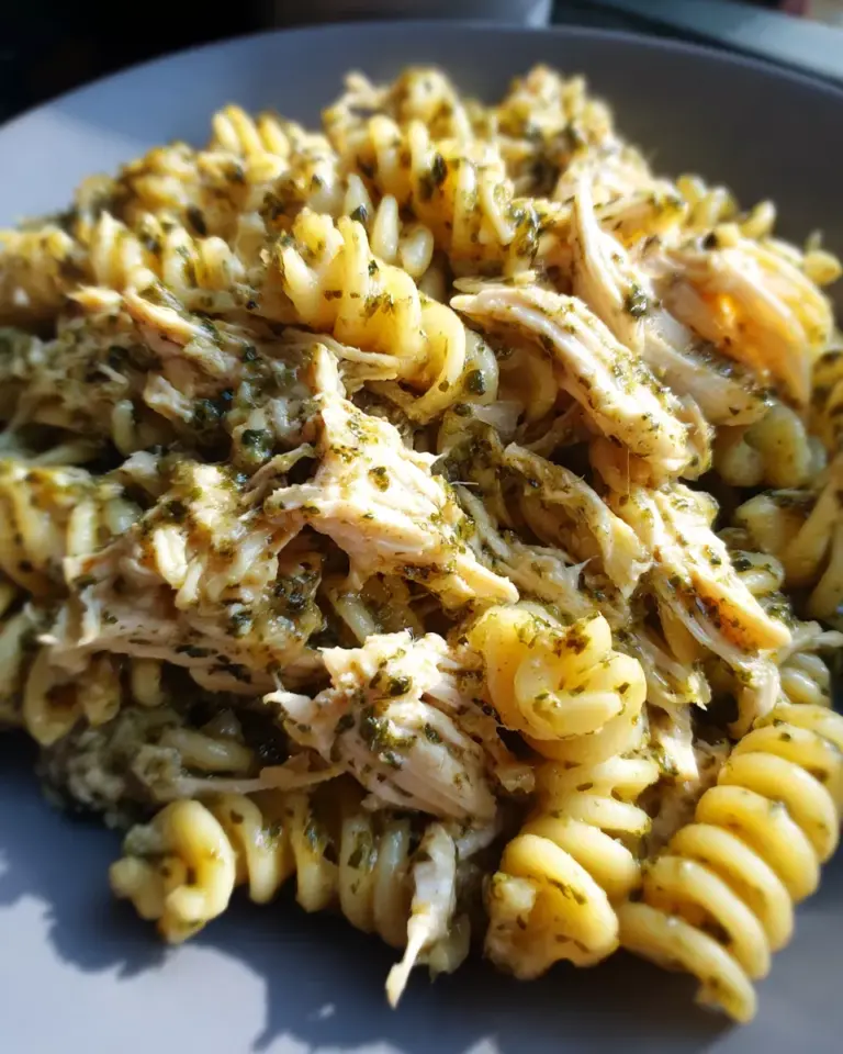 Slow Cooker Pesto Mozzarella Chicken Pasta