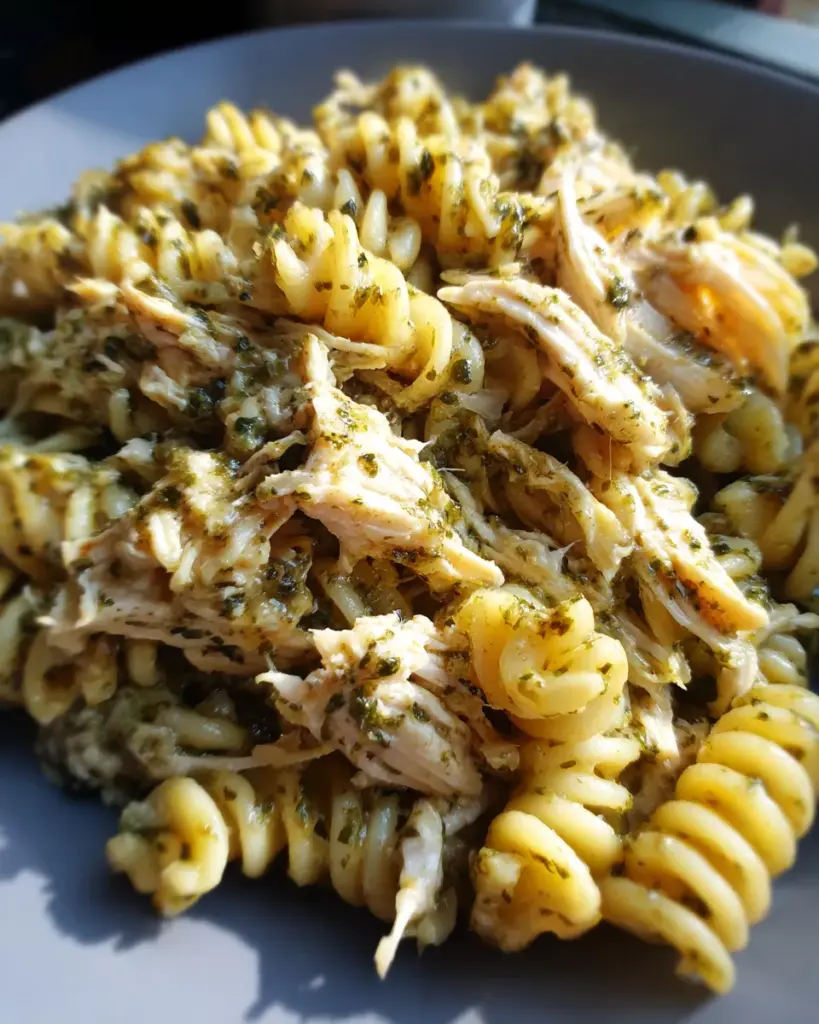 Slow Cooker Pesto Mozzarella Chicken Pasta
